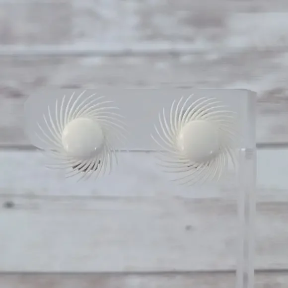 Vintage Clip On Earrings Off White Unusual Retro 1950's Large Statement - Picture 4 of 6